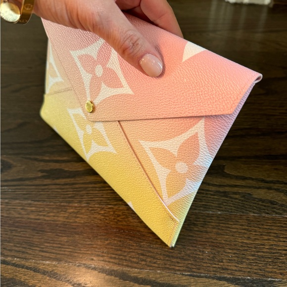 Louis Vuitton By The Pool Kirigami Large - Picture 6 of 12